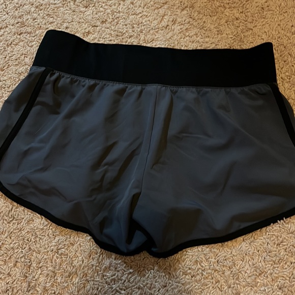 Gray shorts - Picture 2 of 2